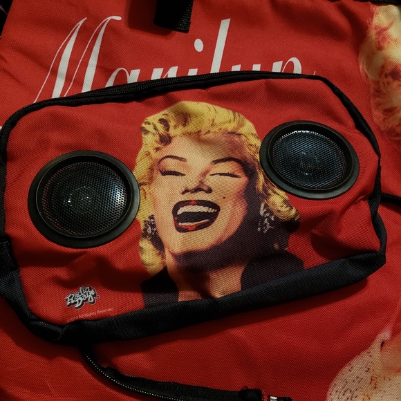 Marilyn Monroe Large Tote w/speakers Bag - Picture 10 of 12
